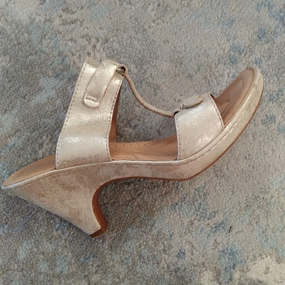 Born Crown Metallic Leather Heeled Sandal 8M/W Beige Cream Metallic - Picture 6 of 16